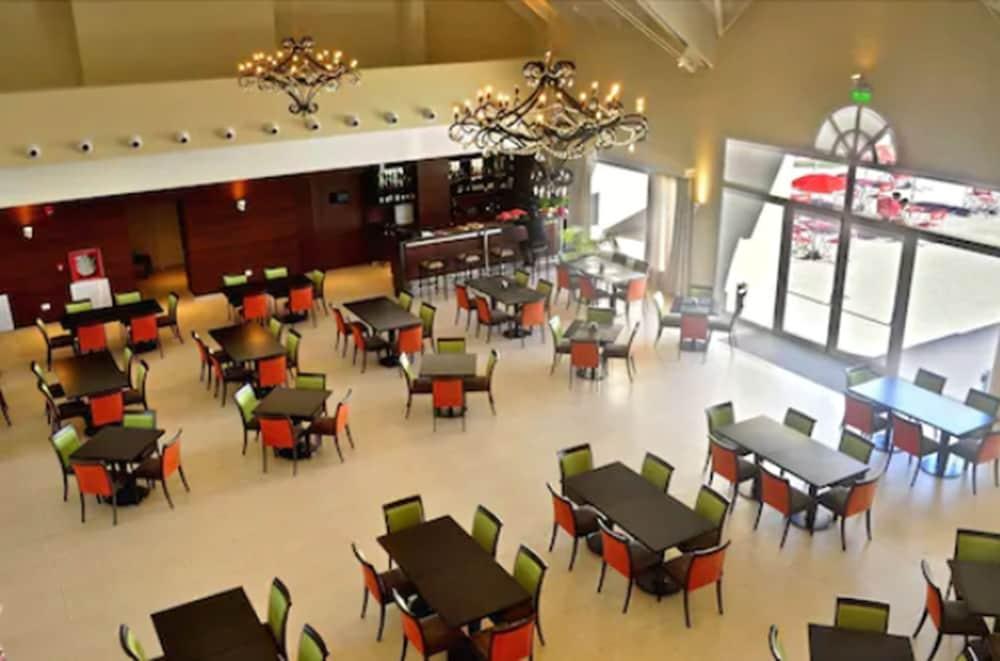 Howard Johnson Hotel Piedras Moras Альмафуэрте Экстерьер фото
