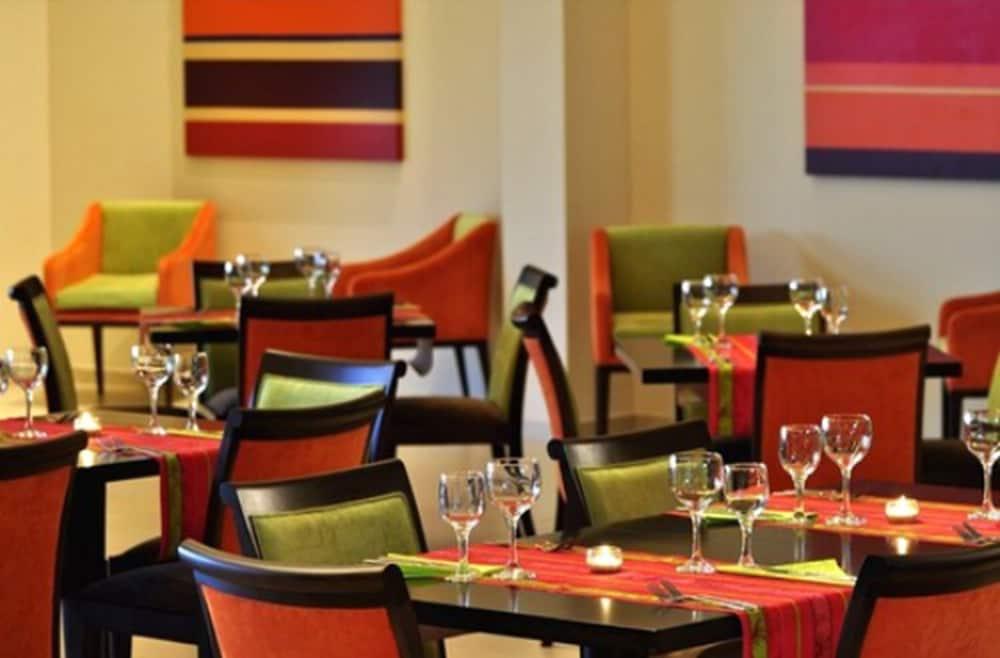 Howard Johnson Hotel Piedras Moras Альмафуэрте Экстерьер фото